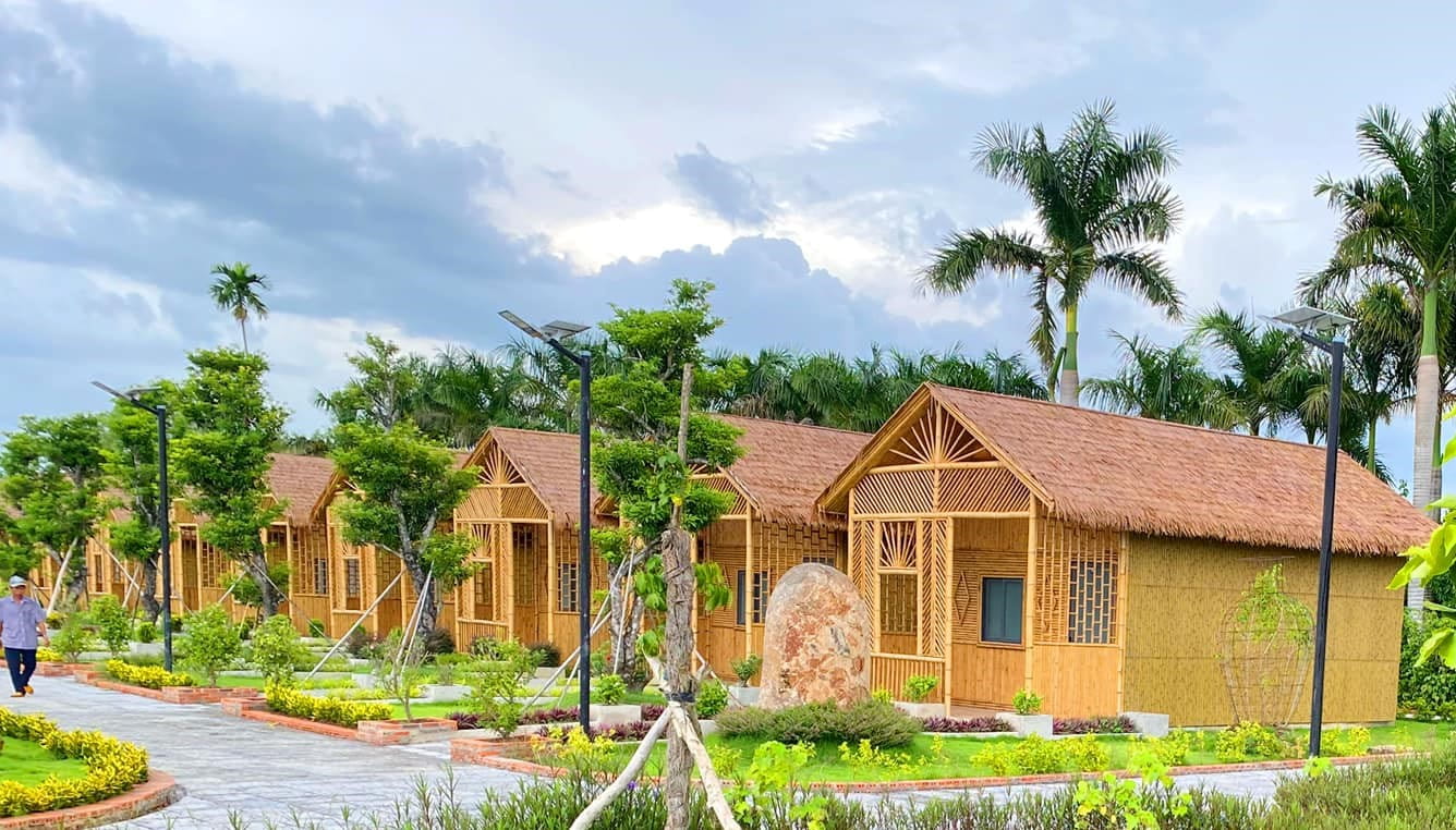 Phúc Lộc Thọ Bình Dương – Không Gian Ẩm Thực Sinh Thái Đậm Chất Tự Nhiên Với Rơm Và Tre Nhân Tạo