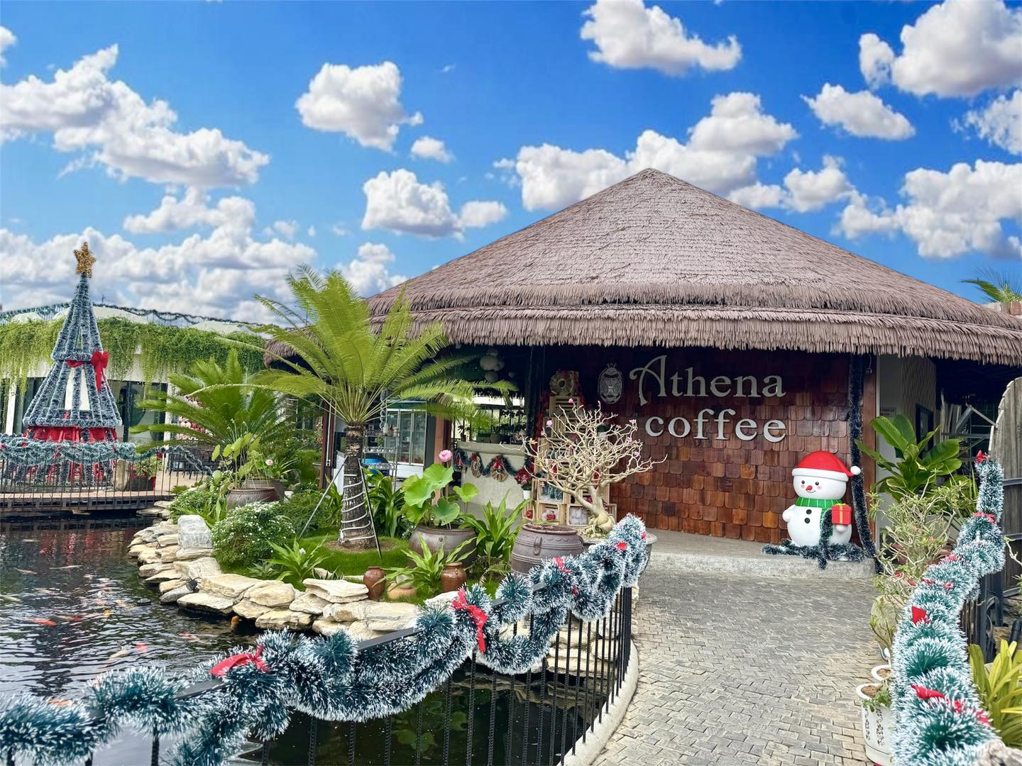 Athena Coffee Gia Lai - Không Gian Cafe Ấn Tượng Với Mái Rơm Nhân Tạo