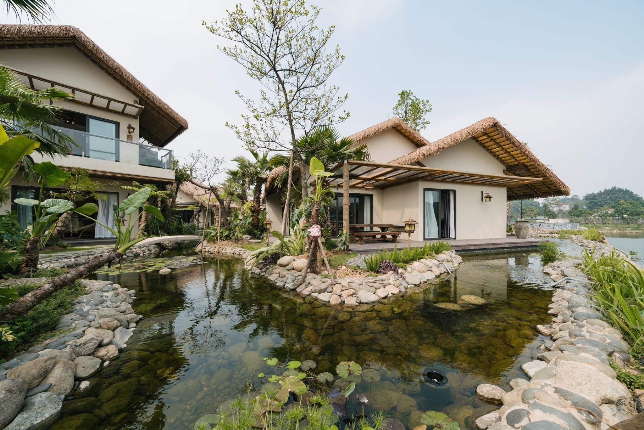 Hướng Dẫn Chi Tiết Thi Công Rơm Nhân Tạo Trên Mái Tôn